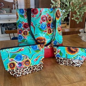 Large tote with two zip bags